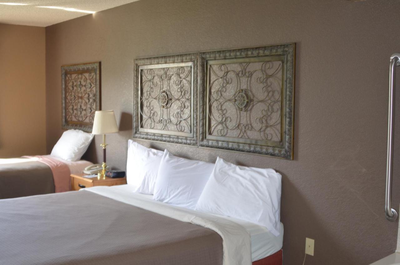 Boarders Inn And Suites By Cobblestone Hotels - Fayette Exteriör bild