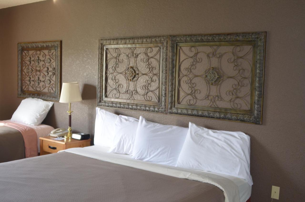 Boarders Inn And Suites By Cobblestone Hotels - Fayette Exteriör bild