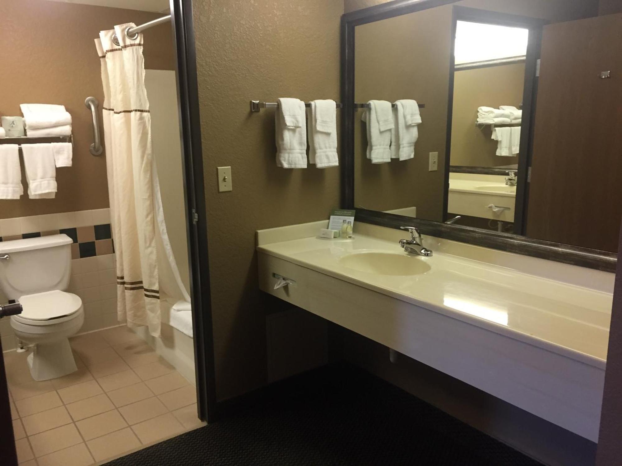 Boarders Inn And Suites By Cobblestone Hotels - Fayette Exteriör bild